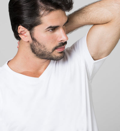 Camiseta Antisudor MaxDry Cuello V Blanco 