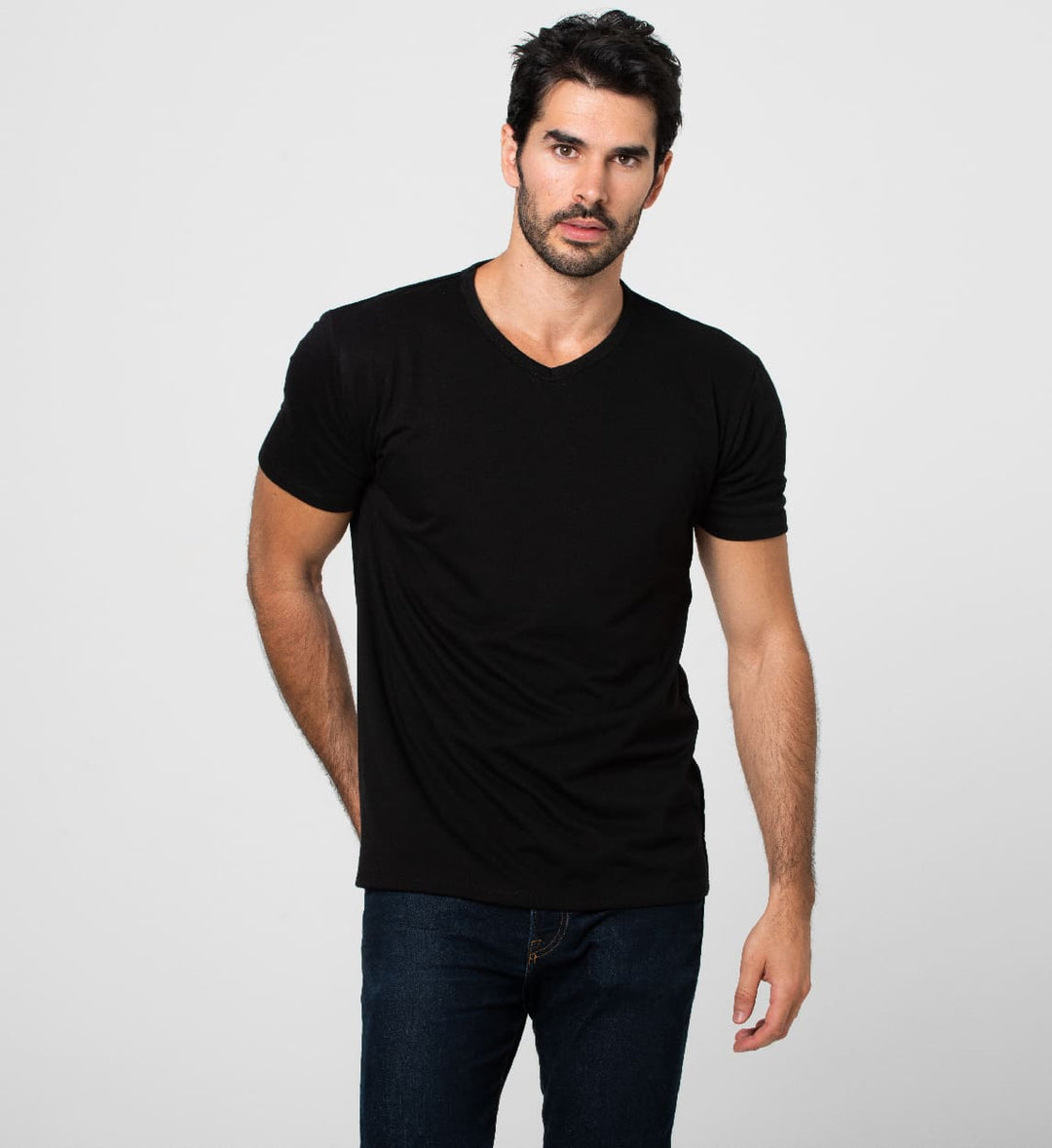 Camiseta Antisudor MaxDry Cuello V Negro Protección Axilar Extra