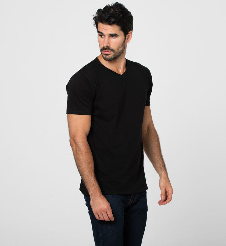 Camiseta Antisudor MaxDry Cuello V Negro Protección Axilar Extra