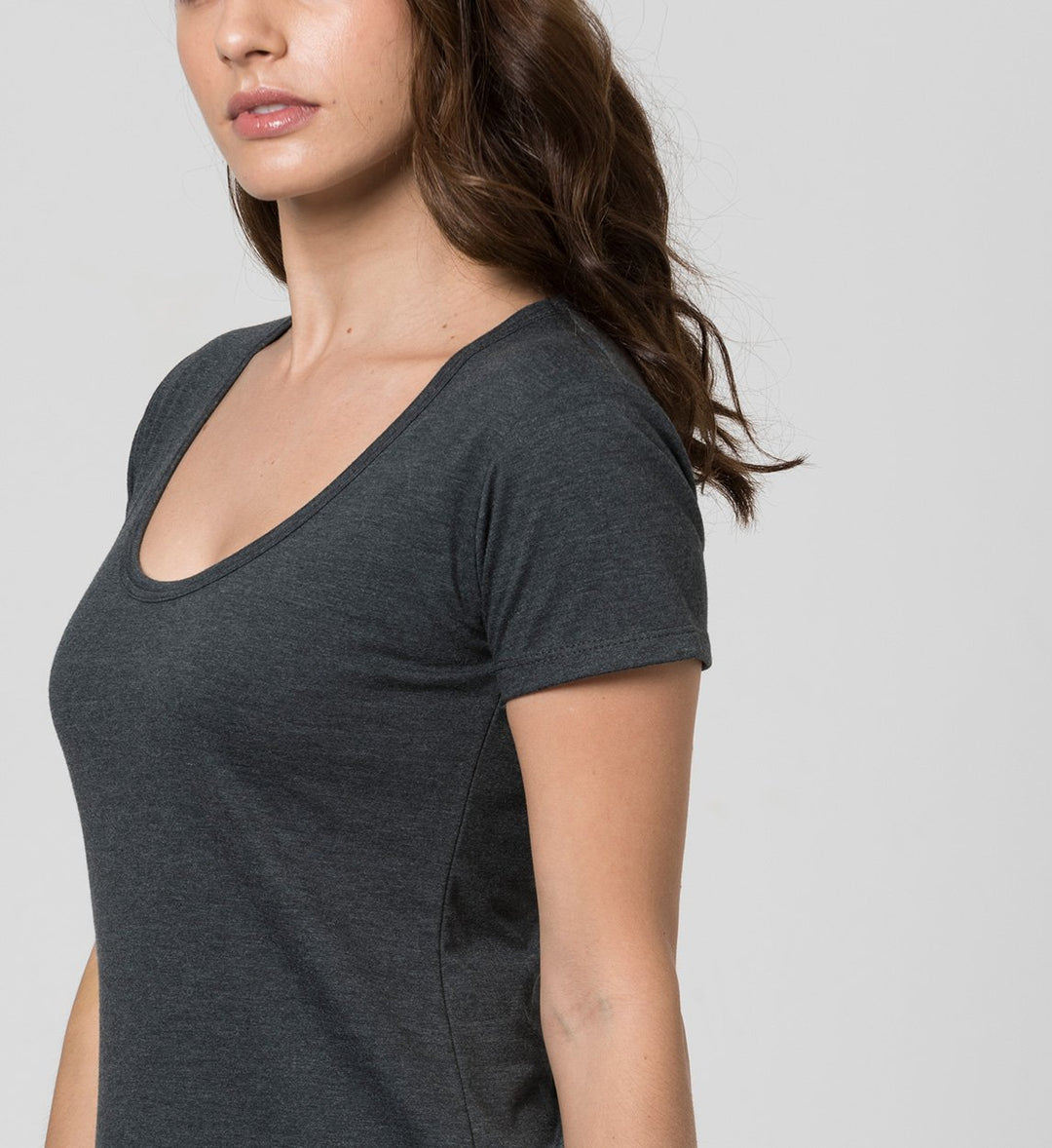 Camiseta Mujer Antisudor Cuello Grande Gris Marengo