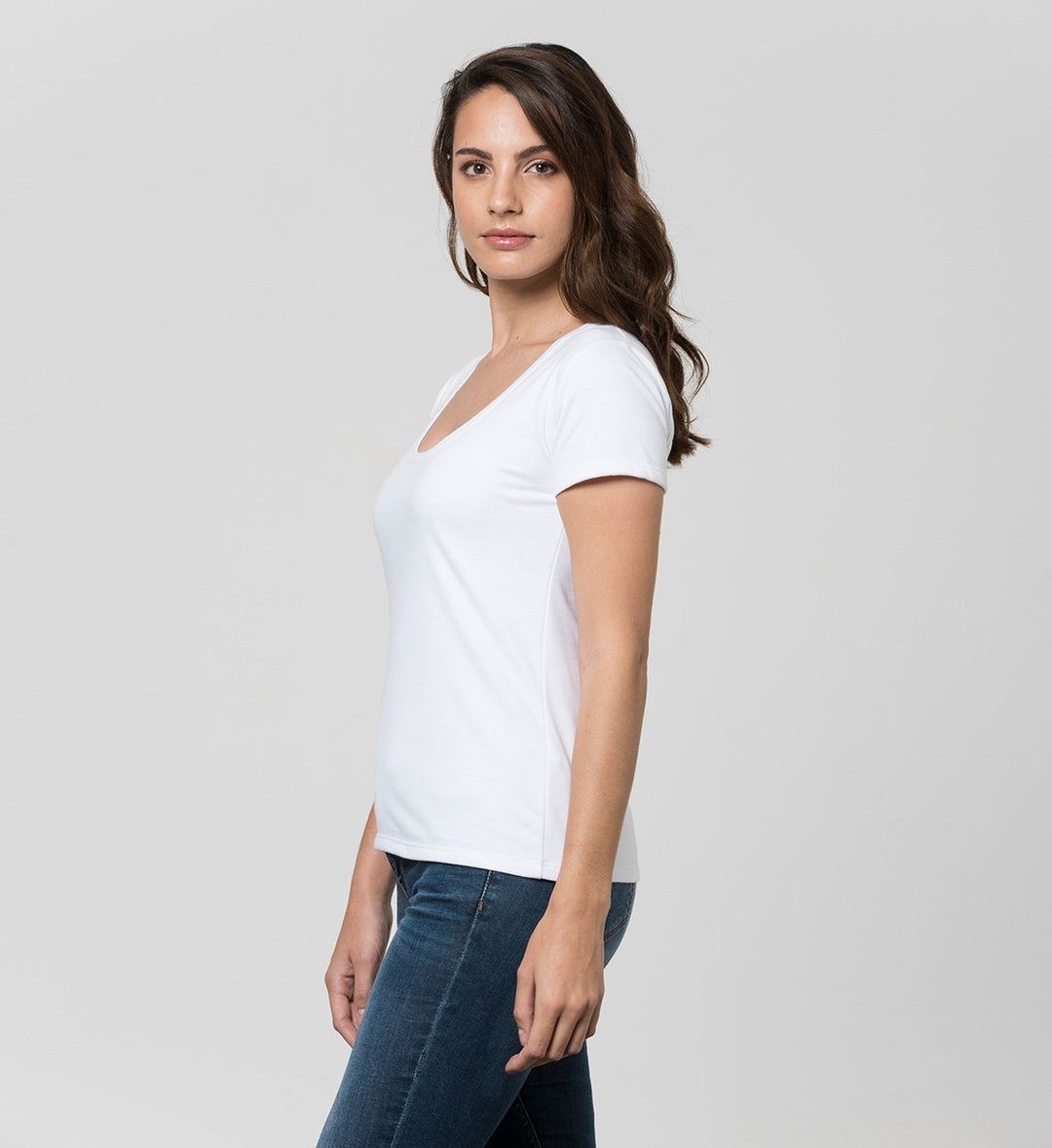 Camiseta Mujer Antisudor Cuello Grande Blanca