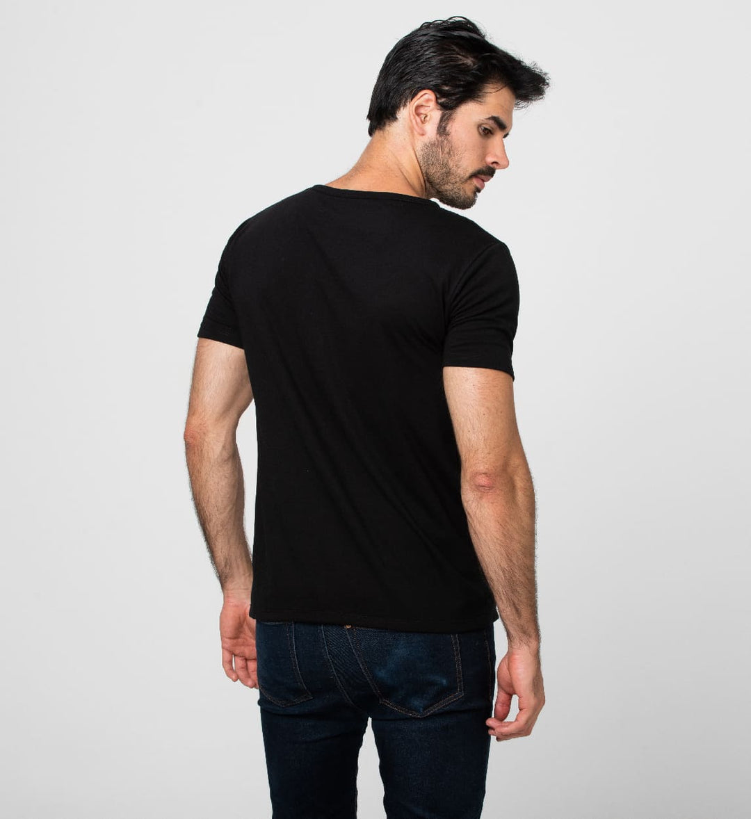 Camiseta Antisudor MaxDry Cuello V Grande Negro Protección Axilar Extra