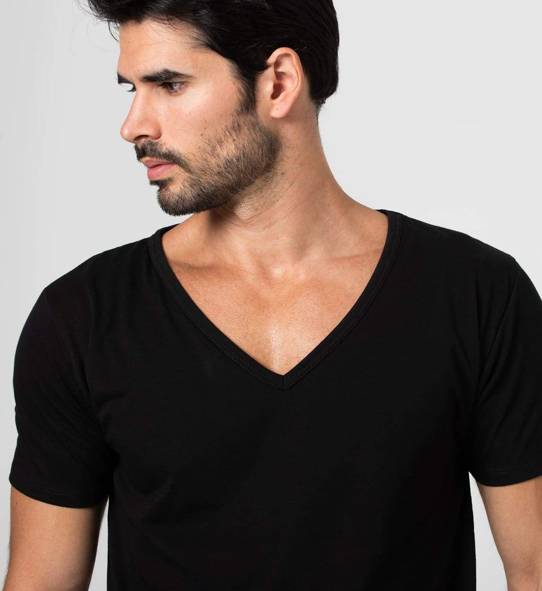 Camiseta Antisudor MaxDry Cuello V Grande Negro Protección Axilar Extra