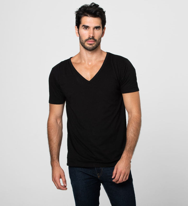 Camiseta Antisudor MaxDry Cuello V Grande Negro Protección Axilar Extra